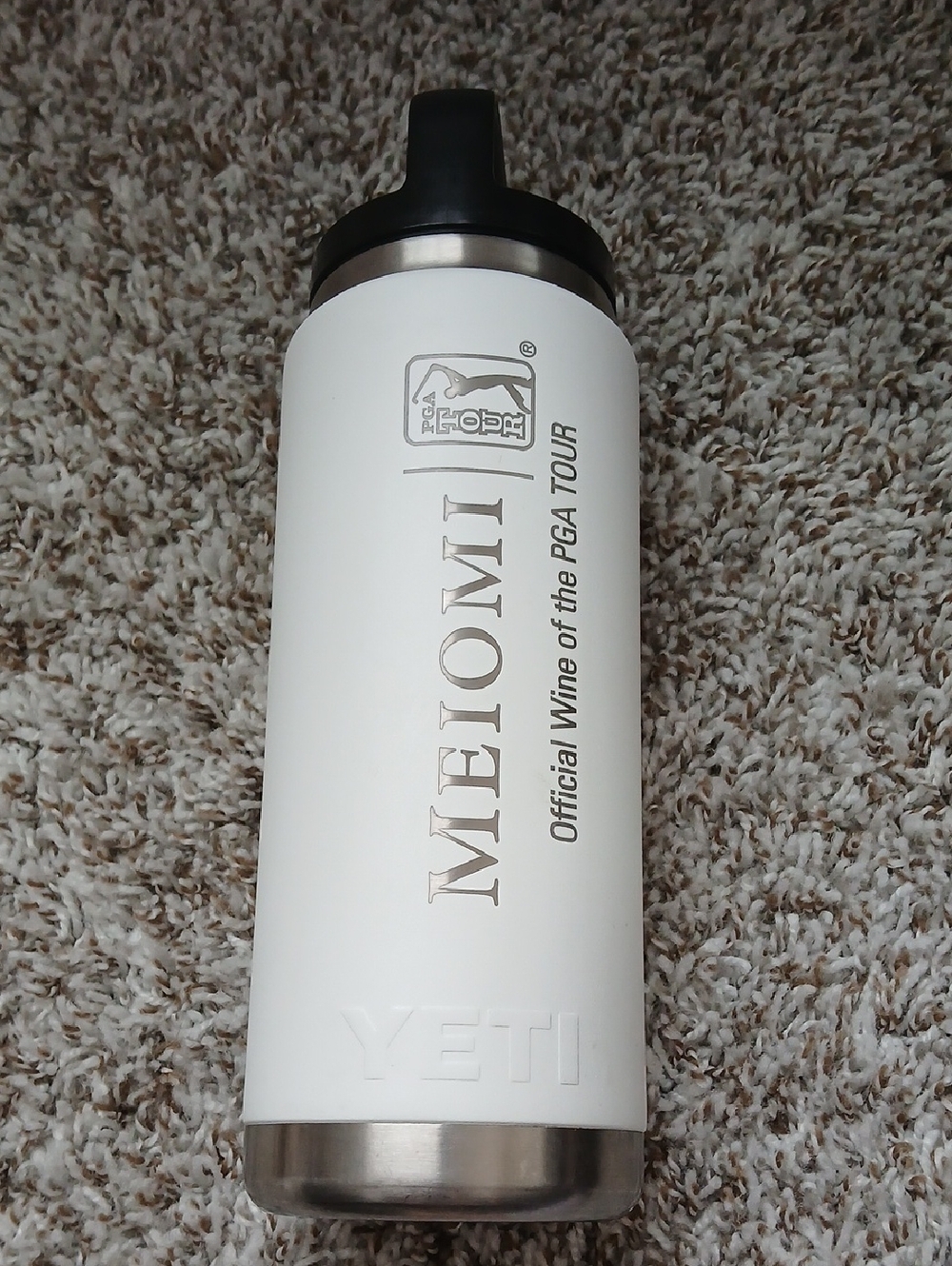 YETI Rambler bottle with a Chug Cap  Meiomi "Official Wine of the PGA White 26oz